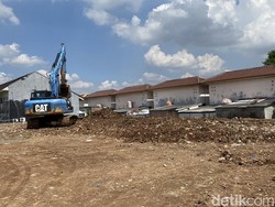 Got Antibanjir Duren Sawit Harus Segera Kelar, Tanggul Karung Disusun