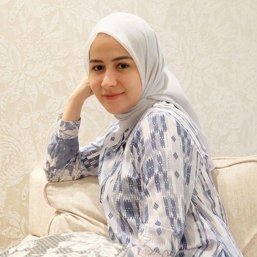 12 Tahun Mualaf, Begini Penampilan Rina Diana yang Putuskan Berhijab