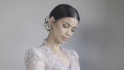 img-title 7 Potret Cantik Sabrina Chairunnisa Pakai Kebaya Lilac di Hari Pernikahan