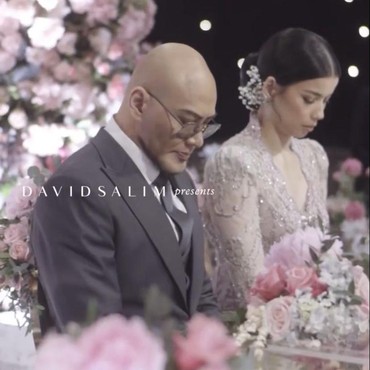 10 Potret Pernikahan Deddy Corbuzier & Sabrina, Mewah Penuh dengan Bunga