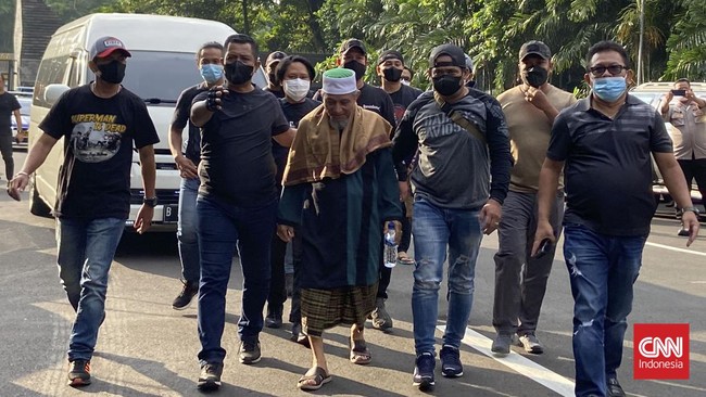 Polisi menyatakan keberadaan Khilafatul Muslimin tidak bisa dianggap sepele. Kegiatannya dicap bertentangan dengan Pancasila.