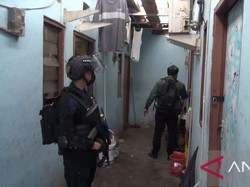 Kampung Ambon Jakbar Digerebek Polisi Lagi, 3 Orang Ditangkap!