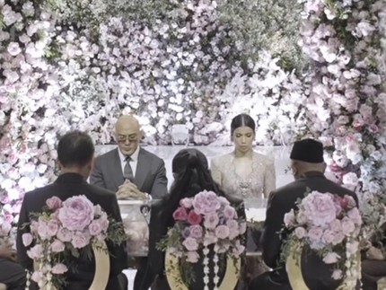 7 Potret Pernikahan Deddy Corbuzier dan Sabrina, Dekorasinya Cantik Banget Bun!