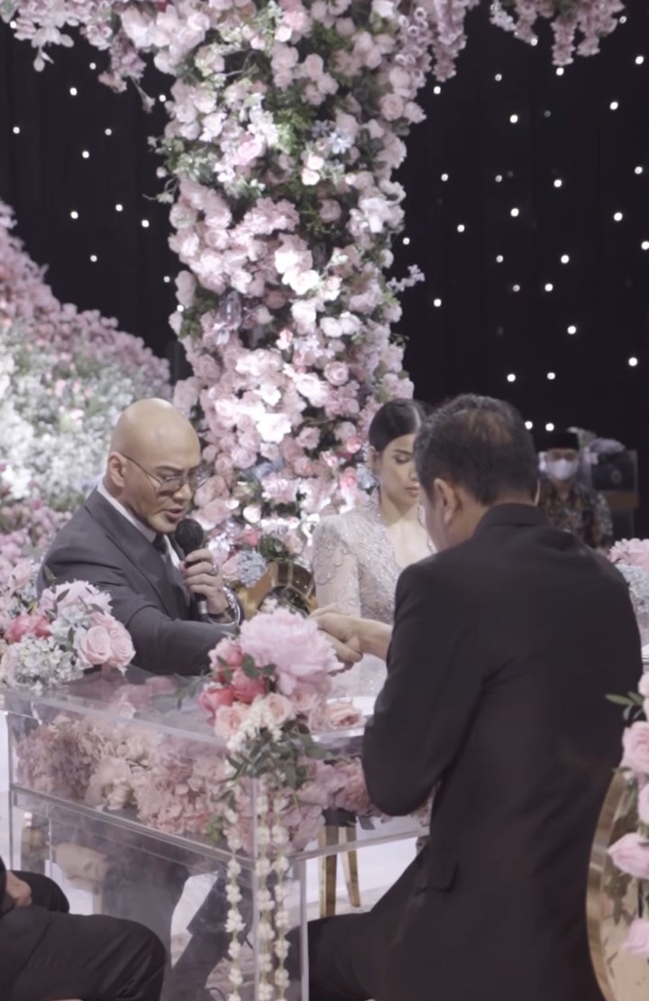 Potret Pernikahan Sabrina Chairunnisa dan Deddy Corbuzier
