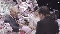 <p>Kabar bahagia datang dari mantan <em>magician</em> sekaligus YouTuber ternama, Deddy Corbuzier, Bunda. Deddy telah resmi menikahi sang kekasih, Sabrina Chairunnisa pada Senin (6/6/2022) kemarin. (Foto: Instagram: @sabrinachairunnisa_)</p>
