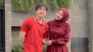 img-title Beda Keyakinan, Begini Cara Jeffry Reksa Dekati Orang Tua Putri Delina