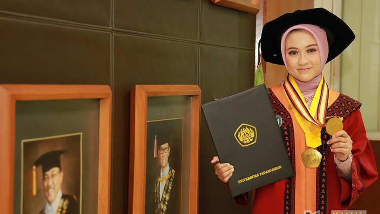 Rein Vidya, wisudawan termuda Unpad yang lulus dari Fakultas Kedokteran di usia 19 tahun.