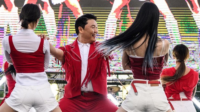 FOTO: Rayakan 10 Tahun Gangnam Style, Psy Merasa Bebas