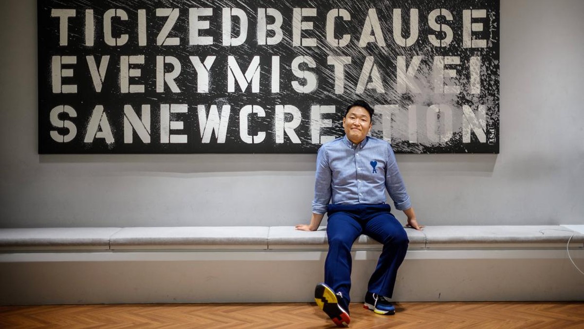 FOTO: Rayakan 10 Tahun Gangnam Style, Psy Merasa Bebas
