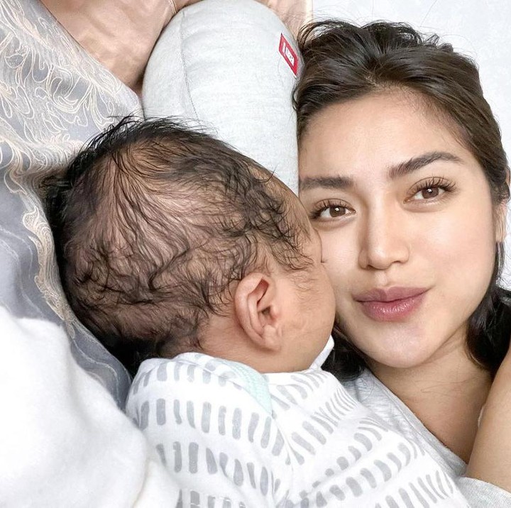 <p>Meski begitu, Jedar berjanji akan segera mengungkap nama dan wajah bayi laki-lakinya sebulan setelah melahirkan.(Instagram: @inijedar)</p>