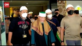 VIDEO: Polisi Tangkap Pucuk Pimpinan Khilafatul Muslimin Di Lampung