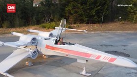 VIDEO: Fan Star Wars Buat Replika Pesawat X-Wing Ukuran Asli