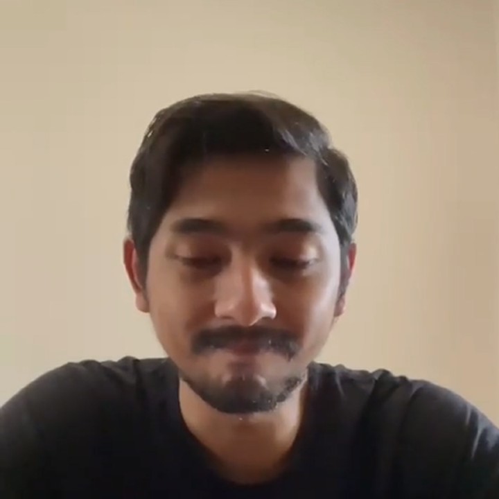 <p>Suami dari Putri Anne ini belum menceritakan alasan di balik penampilan barunya. Namun, tak sedikit yang menduga ini berkaitan dengan perannya sebagai aktor. (Foto: Instagram @arya.saloka)<br /><br /><br /></p>