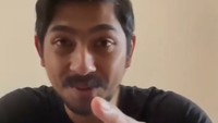 <p>Selain itu, tak sedikit pula dari para penggemar menduga bahwa penampilan terbaru Arya kini memiliki keterkaitan dengan sinetron yang telah ia tinggalkan tersebut. (Foto: Instagram @arya.saloka)<br /><br /><br /></p>