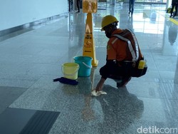 Stasiun Manggarai: Lift-Eskalator Beres, Atap Bocor Menanti Solusi