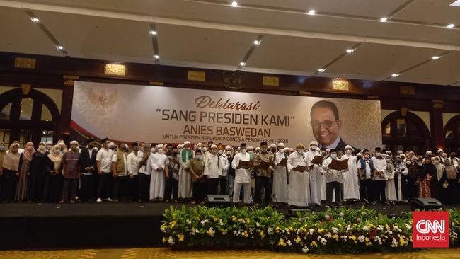 Pihak hotel menerima permintaan dari penyelenggara deklarasi Anies Sang Presiden agar disediakan tiang bendera di panggung.