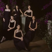 3 Fakta Menarik dari Fashion Show Koleksi Perhiasan Dior Print