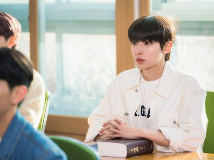 5 Fakta Drama Korea Why Her yang Dibintangi Aktor Tampan Hwang In Yeop