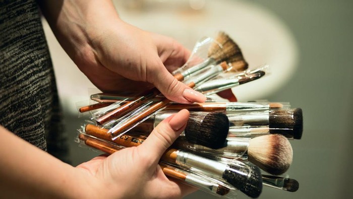 Ingin Kuas Makeup Terlihat Seperti Baru dan Nyaman Digunakan? Ini 5 Langkah Mudah Membersihkannya!
