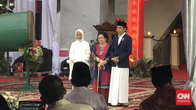 Megawati Soekarnoputri juga menyampaikan Masjid At-Taufiq dibangun untuk mengenang almarhum suaminya, Taufik Kiemas.