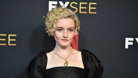 Julia Garner Jadi Unggulan Perankan Madonna di Film Biopik