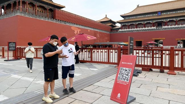 China tengah ramai oleh tingginya kasus infeksi HMPV. Pertanyaan pun muncul di benak pelancong, apakah aman bepergian ke China saat ini?