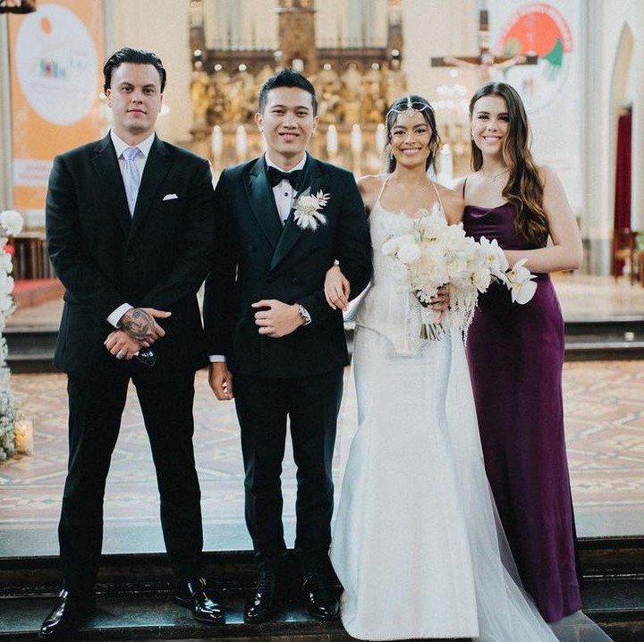 <p>Adik tiri Eva Celia turut hadir mengisi momen pernikahannya dengan Demas Narawangsa pada pekan lalu. (Foto: Instagram @sophia_latjuba88)</p>