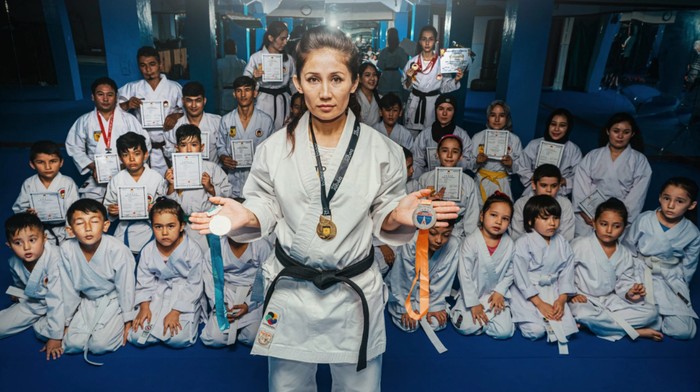 Meena Asadi, Karateka Perempuan Afghanistan yang Latih Anak-anak Pengungsi di Cisarua Bogor