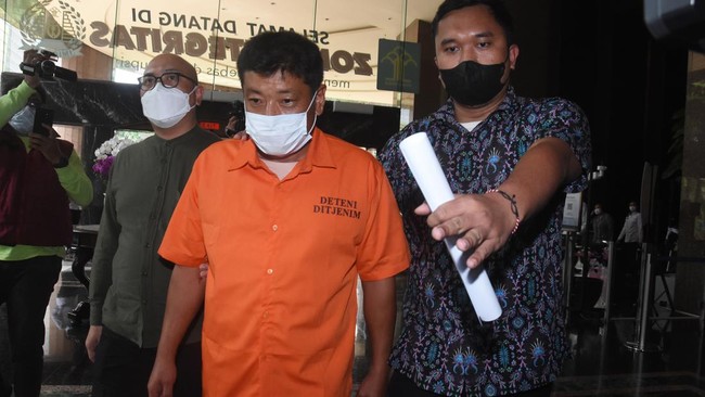 Ditjen Imigrasi mendeportasi seorang warga negara Jepang Mitsuhiro Taniguchi, tersangka kasus dugaan penipuan bansos Covid-19.