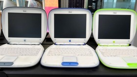 FOTO: Kolektor Dubai akan Lelang 2 Komputer Apple-1 Miliaran Rupiah