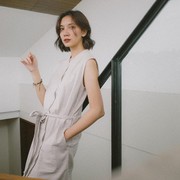 Nggak Harus Serba Hitam, Sheila Dara Buktikan Bergaya Boyish dan Modis Bisa Juga Pakai Jenis Warna Ini