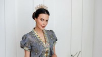 Cantik Banget, Ini 7 Potret Sophia Latjuba Pakai Baju Bodo di Pernikahan Eva Celia