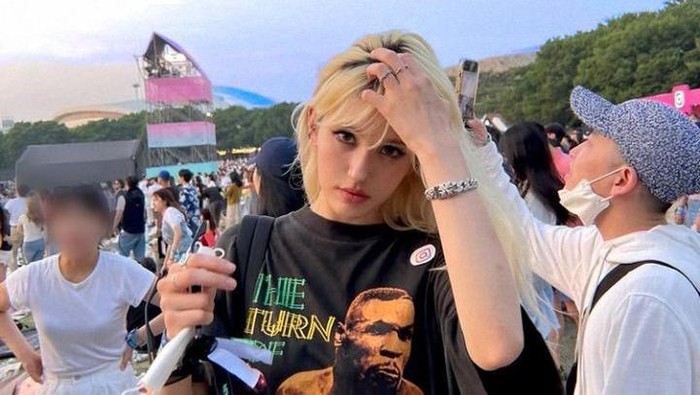 Inspirasi Gaya untuk Nonton Konser ala Kpop Idol, Simpel Tapi Stylish!