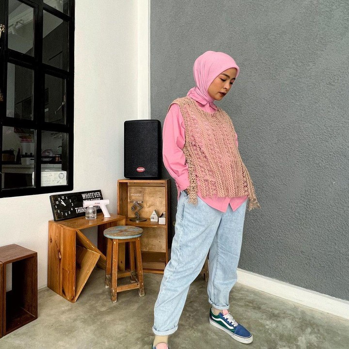 <p>Saat hamil, berat badan Tantri naik hingga 24 kg. Tapi seperti dilihat di foto, kini ia sudah mendapatkan kembali berat badan idealnya. Ia juga merasa lebih bersemangat dan enerjik menjalani aktivitas, Bunda. (Foto: Instagram @tantrisyalindri)<br /><br /><br /></p>
