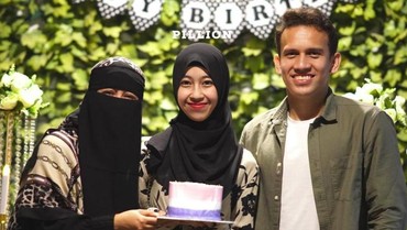 img-title Pernikahan Anak Dipercepat, Umi Pipik Minta Adiba & Egy Maulana Ngontrak Rumah