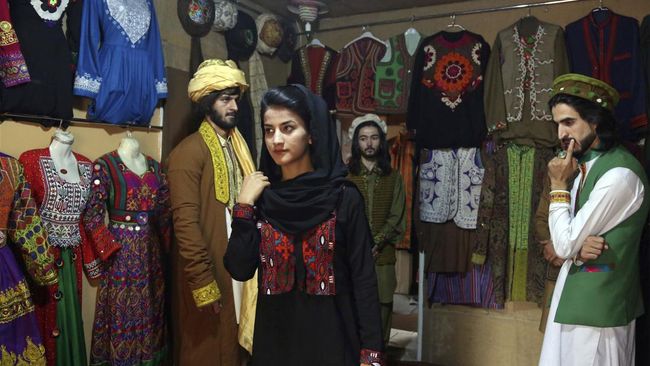 Model terkenal Afghanistan ditangkap Taliban karena dituduh tak menghormati Islam dan Alquran.