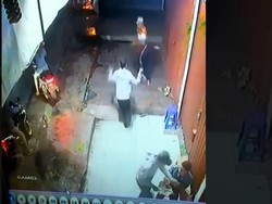 Detik-detik Begal Bawa Celurit Rampas HP Buruh Pabrik di Bekasi