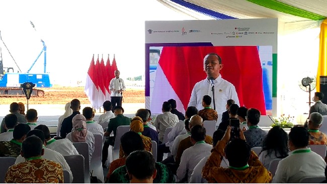 Menteri Investasi/Badan Koordinasi Penanaman Modal (BKPM) Bahlil Lahadalia menuturkan kisah saat mengubah kawasan hutan karet di Kabupaten Batang menjadi KIT.