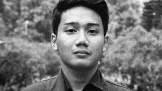 Jenazah Emmeril Kahn Mumtadz alias Eril telah menempuh perjalanan selama 17 jam dari Bern, Swiss hingga akhirnya tiba di Indonesia untuk dimakamkan di Bandung.