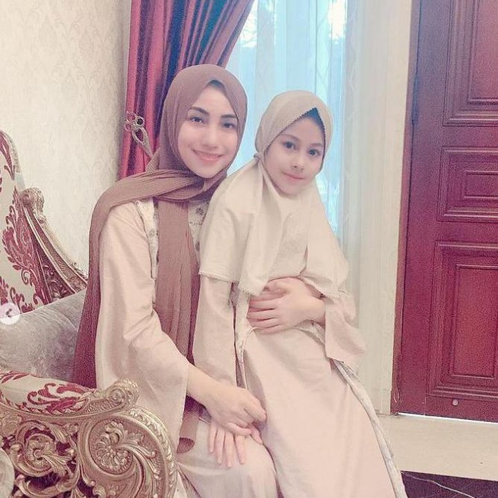 <p>Elif Kayla Perk adalah anak perempuan semata wayang pedangdut Siti KDI dengan pria Turki bernama Cem Junet Perk. (Foto: Instagram @siti_perk)</p>