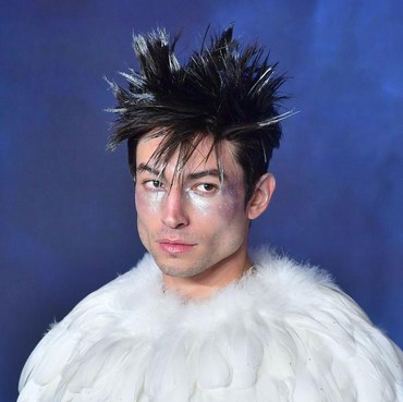 Warner Bros 'Ancam' Ezra Miller Jika Terus Jadi Sumber Masalah