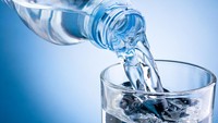 5 Rekomendasi Air Mineral Andalan Para Bunda di Rumah