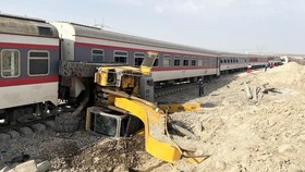 FOTO: Horor Kereta Tabrak Ekskavator di Iran Sebabkan 21 Orang Tewas