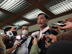 Luhut Tunda Tarif Naik Borobudur Rp 750 Ribu!
