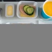 Menurut Ahli Gizi, Ini 5 Makanan yang Direkomendasikan dan yang Harus Dihindari Sebelum Melakukan Penerbangan