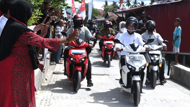 Menurut data Polri hingga September, sebanyak 23 ribu kendaraan listrik sudah terdaftar, 22 ribu unit di antaranya adalah motor listrik.