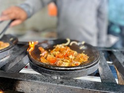 Pedas Nyetrum! 5 Tempat Makan Sambal Bakar Ada di Sini