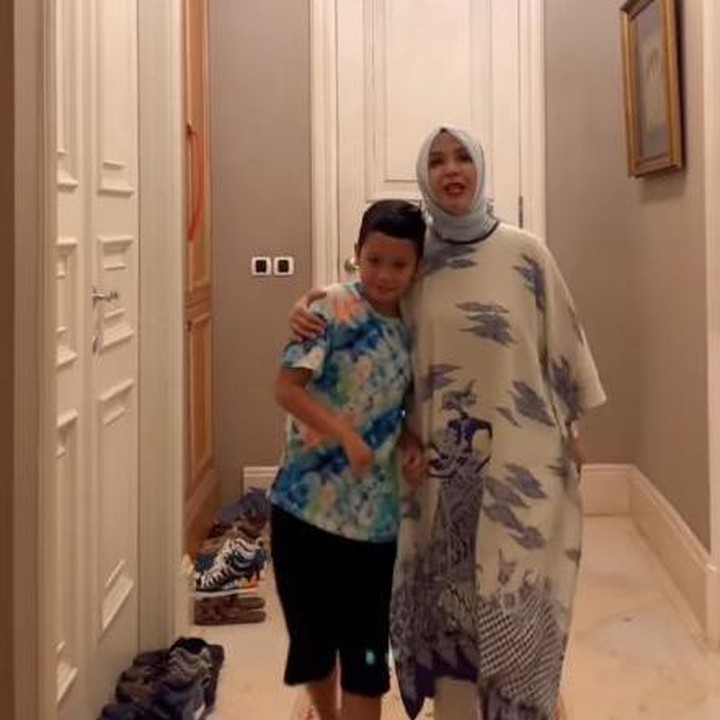 <p>Bisa dibilang, Sulaiman menjadi pelipur lara kedua orang tuanya. Pasalnya, kedua kakak Sulaiman diketahui merantau ke Amerika Serikat untuk kuliah dan bekerja. (Foto: Instagram @nurasiauno)</p>