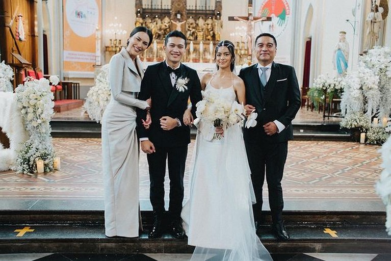 Tamu Spesial di Pernikahan Eva Celia Tamu Spesial di Pernikahan Eva Celia