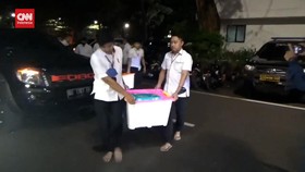 VIDEO: Polisi Tunjukkan Barang Sitaan Dari Kantor Khalifatul Muslimin